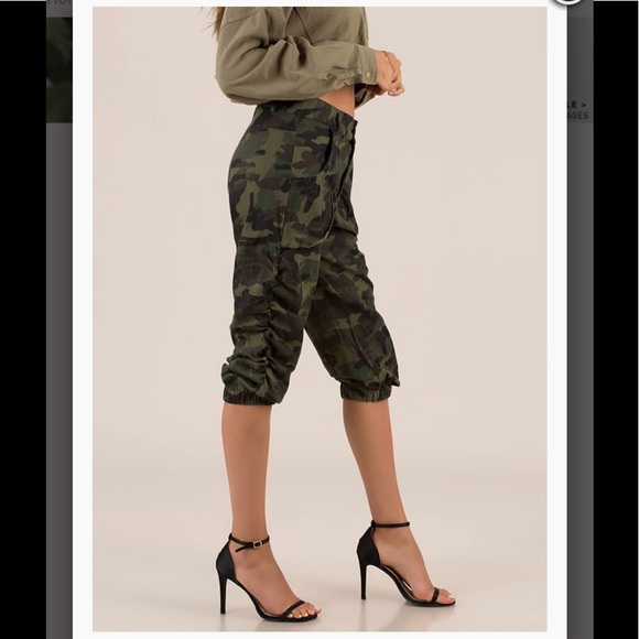 Pants - Camo Cropped Pants 🍂
